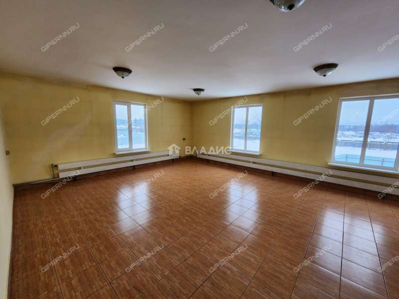 здание под офис, торговую площадь на 54 рабочий посёлок Первое Мая