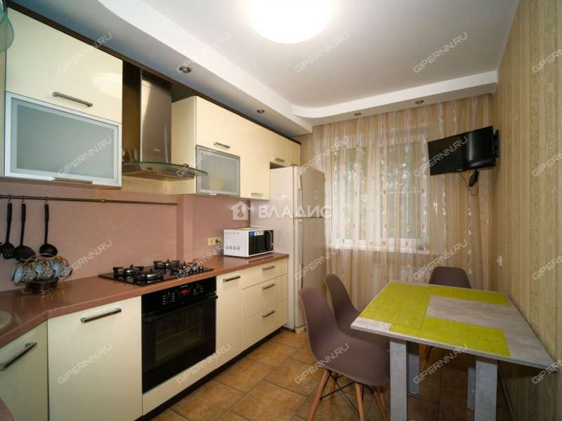 трёхкомнатная квартира на улице Германа Лопатина дом 2