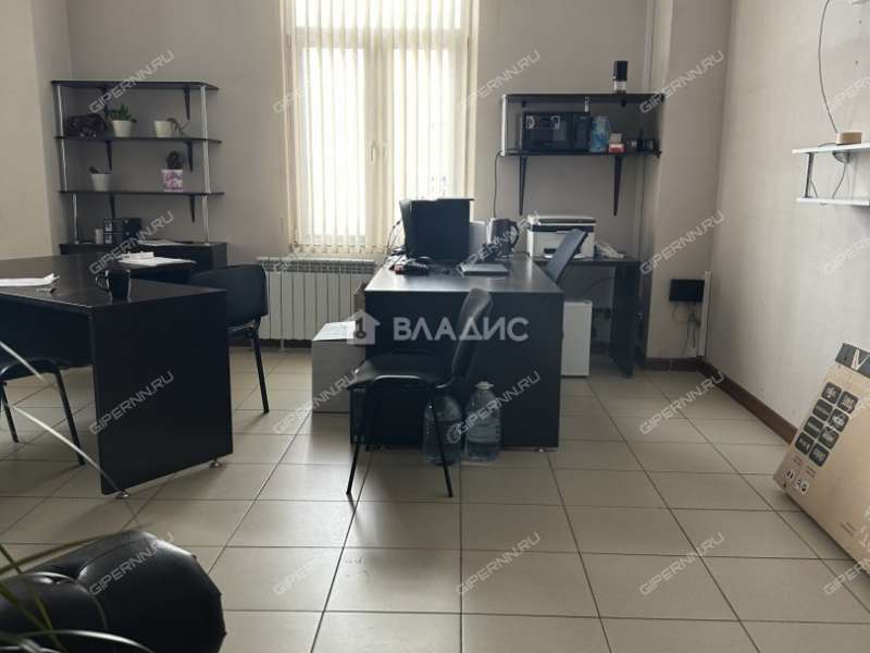 здание под офис на улице Федосеенко