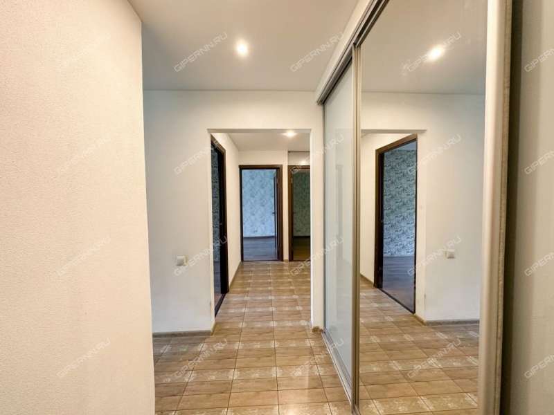 трёхкомнатная квартира на улице Юлиуса Фучика дом 39