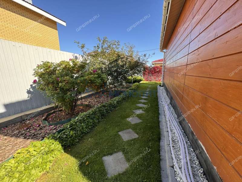 дом на Озёрной улице деревня Крутая