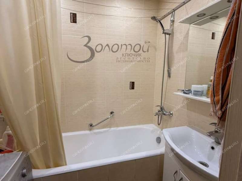 трёхкомнатная квартира на улице Челюскинцев дом 2