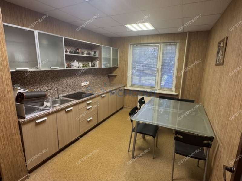 четырёхкомнатная квартира на Керченской улице дом 28
