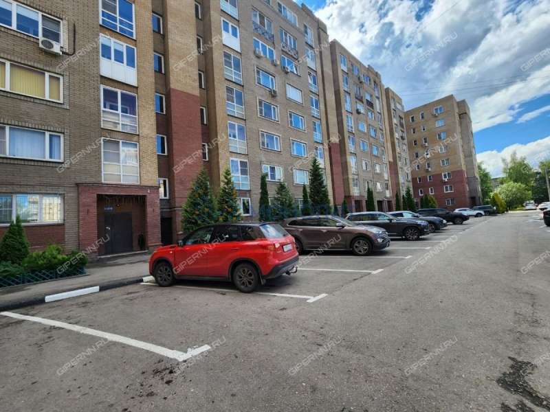 трёхкомнатная квартира на Молодёжном проспекте дом 38