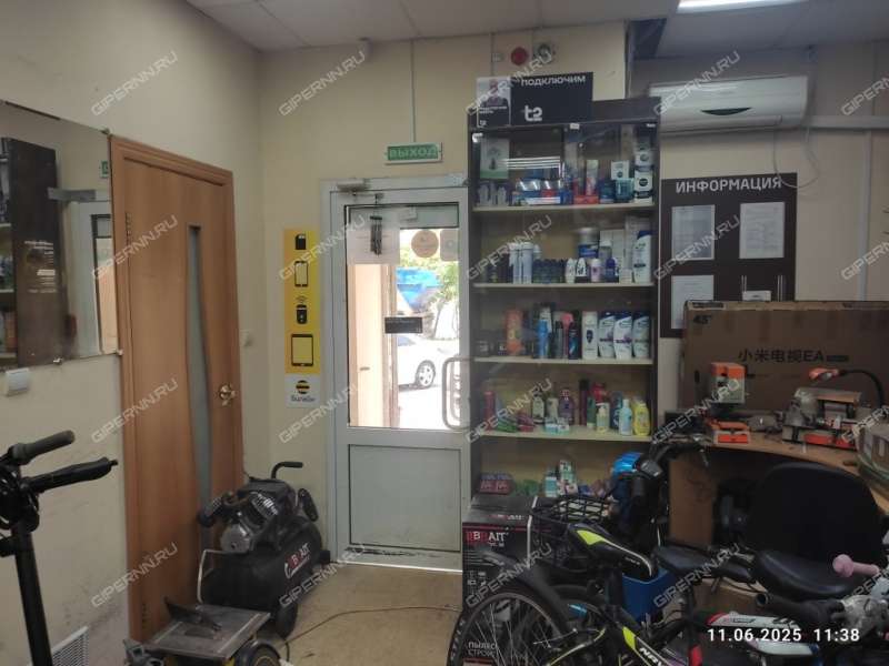 помещение под помещение свободного назначения, торговую площадь на улице Страж Революции