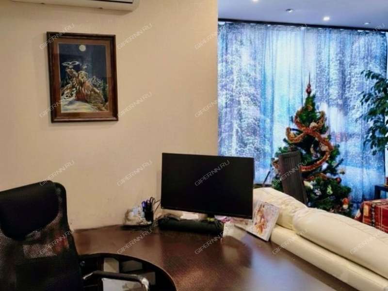 трёхкомнатная квартира на улице Александра Хохлова дом 1