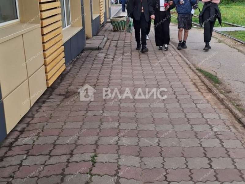 здание под торговую площадь на Гужевой улице