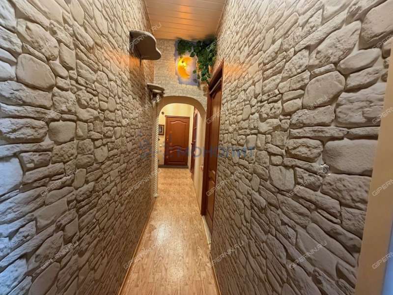 трёхкомнатная квартира на улице Страж Революции дом 4