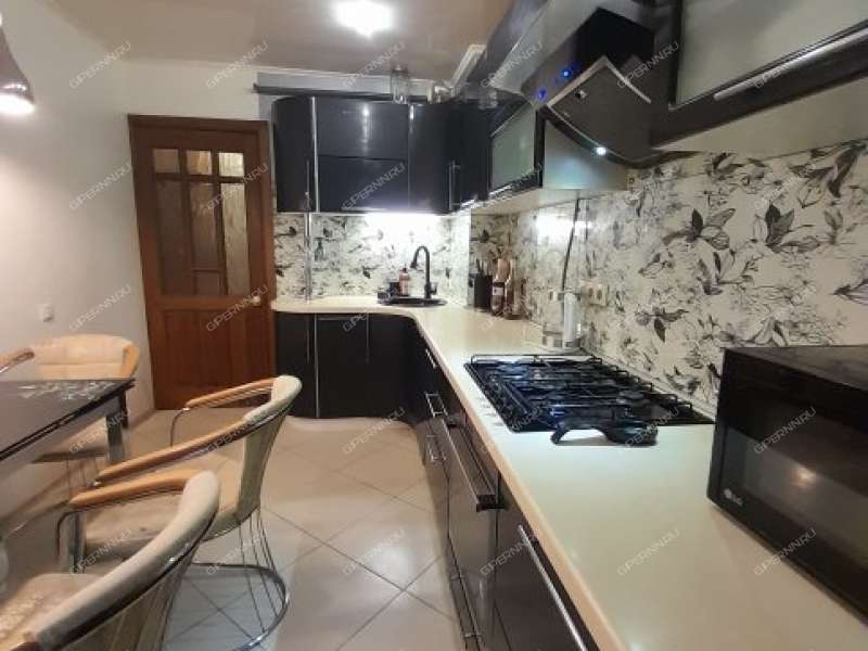 трёхкомнатная квартира на улице Максима Горького дом 152