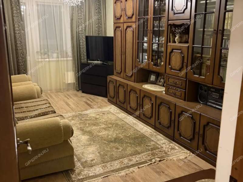 трёхкомнатная квартира на улице Верхнепечёрская дом 8