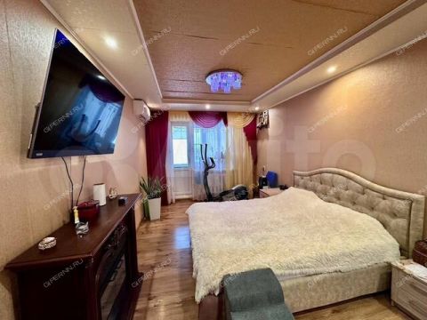 4-komnatnaya-ul-strokina-d-19 фото