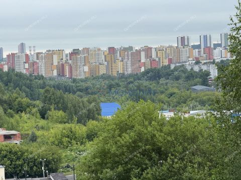 4-komnatnaya-ul-romantikov-d-15 фото