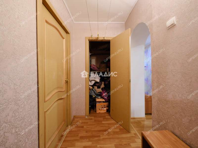 трёхкомнатная квартира на улице Шаляпина дом 15