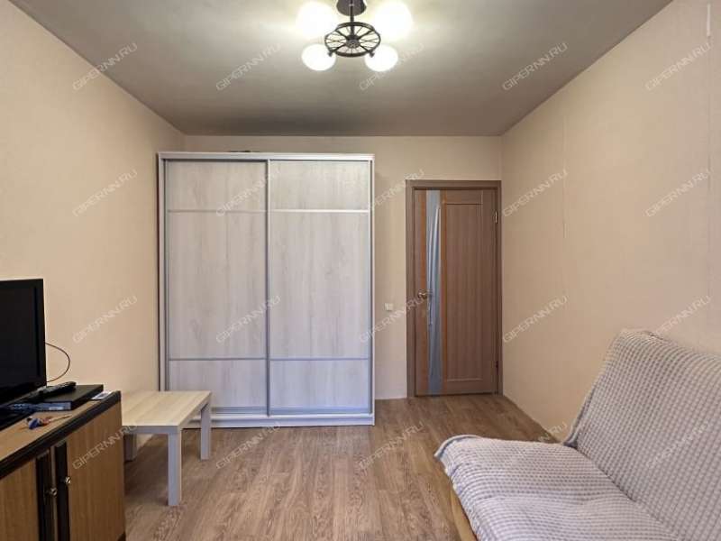 трёхкомнатная квартира на улице Строкина дом 9