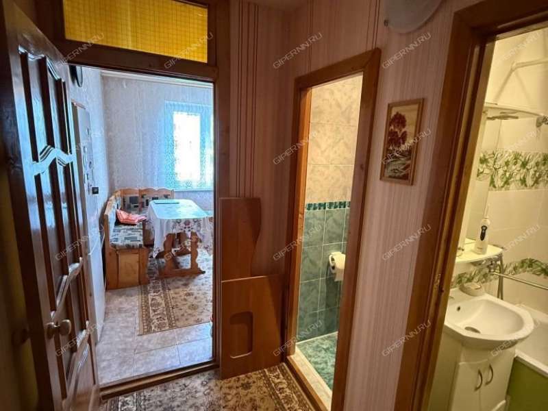 трёхкомнатная квартира на улице Политбойцов дом 8