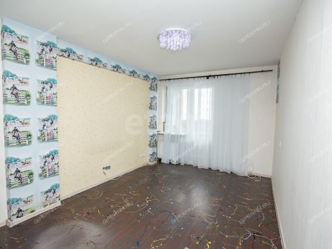 3-komnatnaya-ul-vyatskaya-d-1 фото