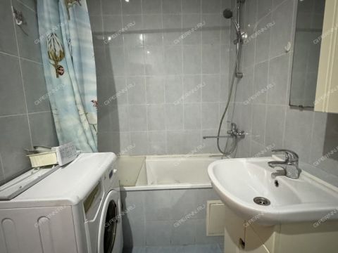 1-komnatnaya-ul-strokina-d-18 фото