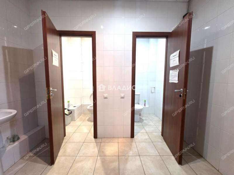 здание под офис, торговую площадь на Деловой улице