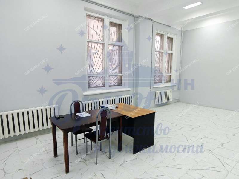 помещение под помещение свободного назначения на улице Октябрьской Революции