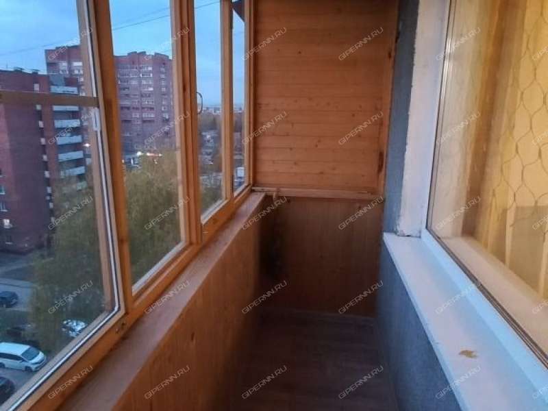 трёхкомнатная квартира на улице Политбойцов дом 10