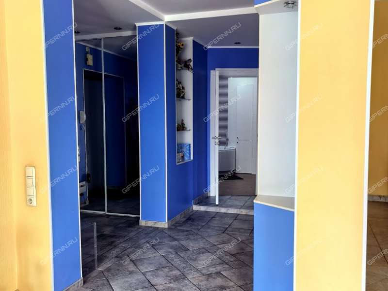 трёхкомнатная квартира на проспекте Октября дом 19