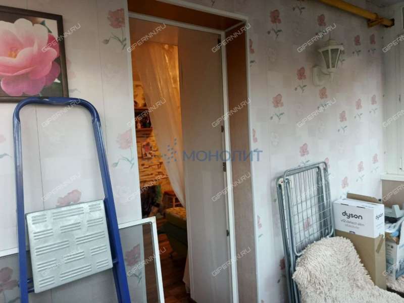 трёхкомнатная квартира на улице Александра Хохлова дом 21