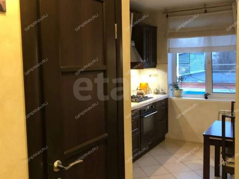 трёхкомнатная квартира на Перекопской улице дом 10