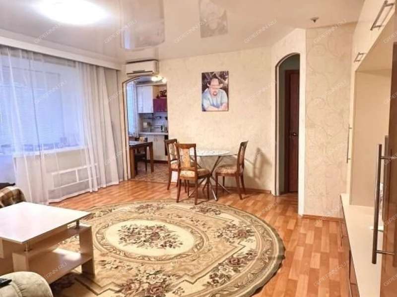 трёхкомнатная квартира на улице Строкина дом 15