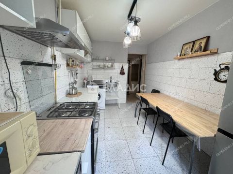 4-komnatnaya-ul-strokina-d-16b фото