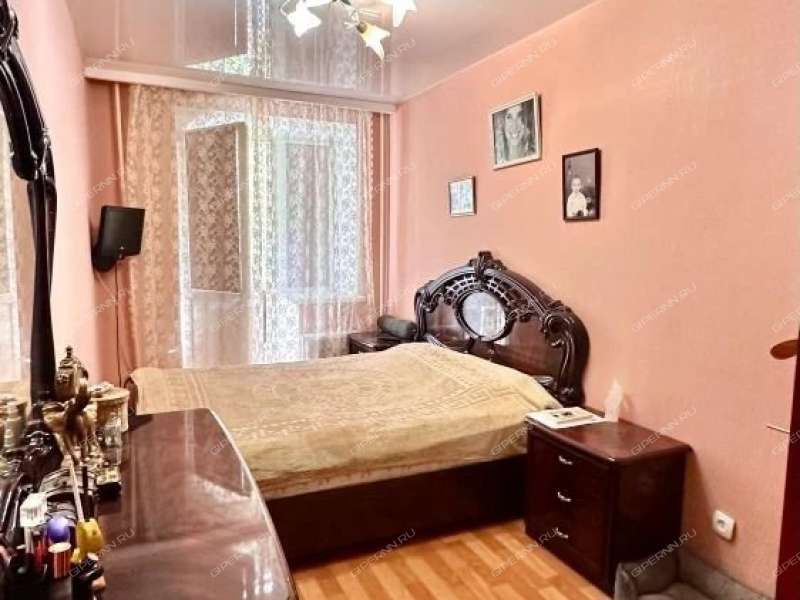 трёхкомнатная квартира на улице Строкина дом 15