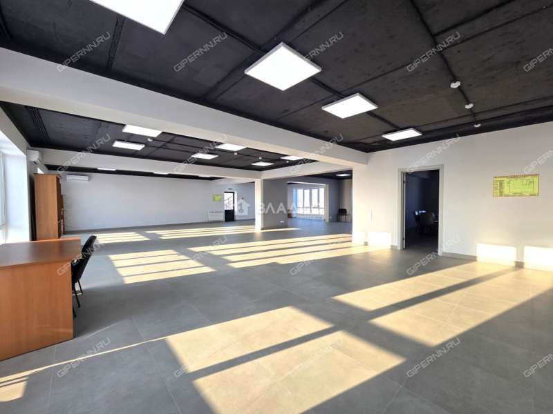 здание под офис, торговую площадь на улице Ларина