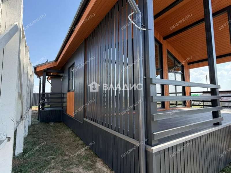 дом на улице Светлая село Безводное