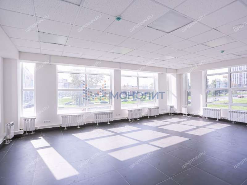 здание под недвижимость под медицинские учреждения, недвижимость под образовательные учреждения на улице Родионова