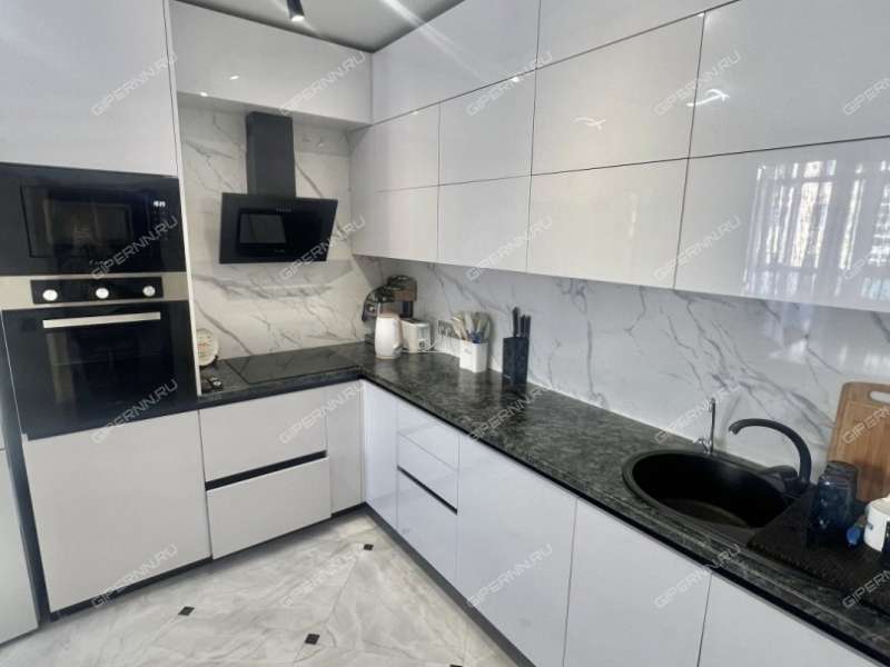 трёхкомнатная квартира в 6-м микрорайоне дом 36 город Кстово