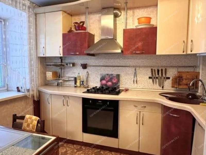 трёхкомнатная квартира на улице Строкина дом 15