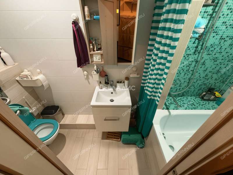 четырёхкомнатная квартира на Артельной улице дом 10А