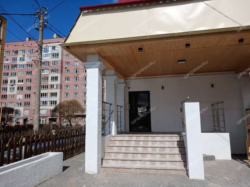 здание под торговую площадь, недвижимость под медицинские учреждения на Горной улице