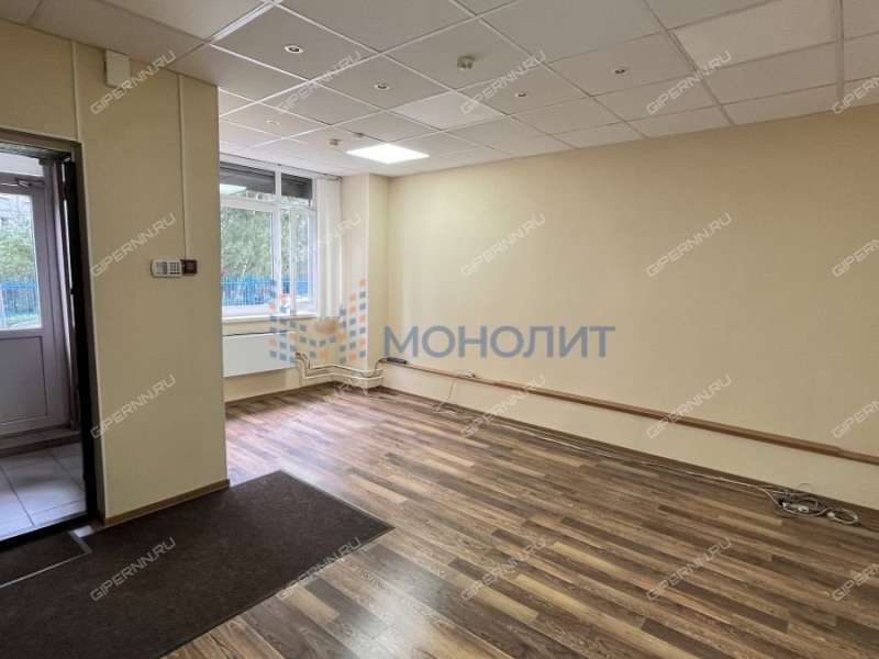 помещение под офис, торговую площадь на улице Германа Лопатина
