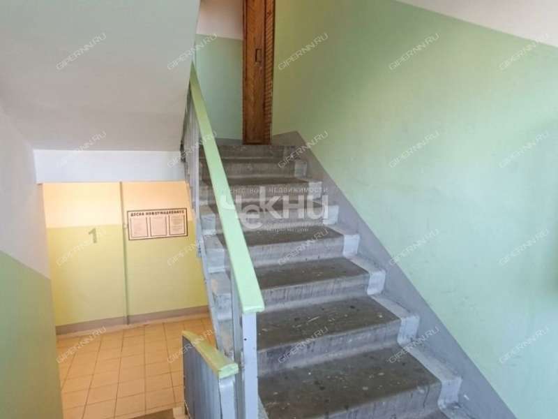 трёхкомнатная квартира на улице Красных Зорь дом 23