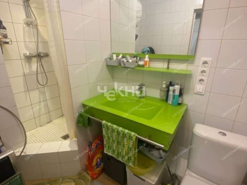 трёхкомнатная квартира на улице Верхнепечёрская дом 15 к1