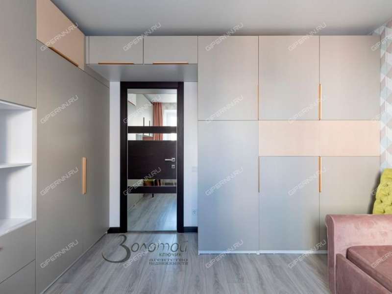 трёхкомнатная квартира на бульваре 60-летия Октября дом 21 к1