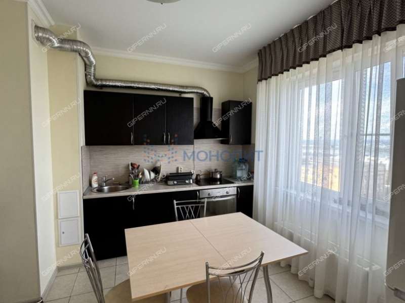 трёхкомнатная квартира на улице Родионова дом 27