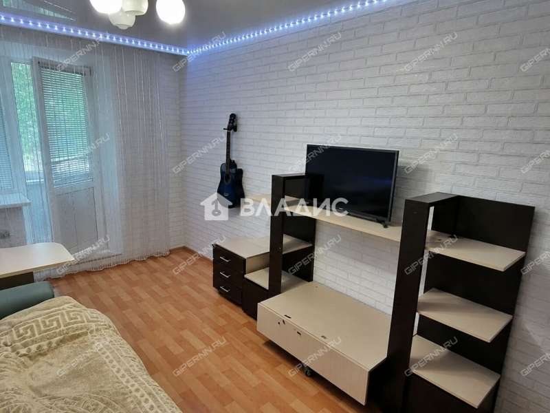 трёхкомнатная квартира на улице Строкина дом 15