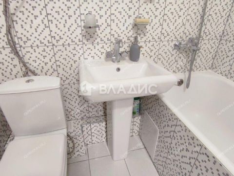 1-komnatnaya-b-r-60-letiya-oktyabrya-d-5a фото