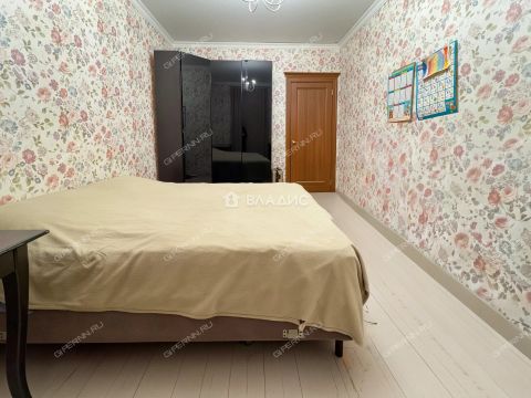 3-komnatnaya-ul-krasnodoncev-d-5 фото