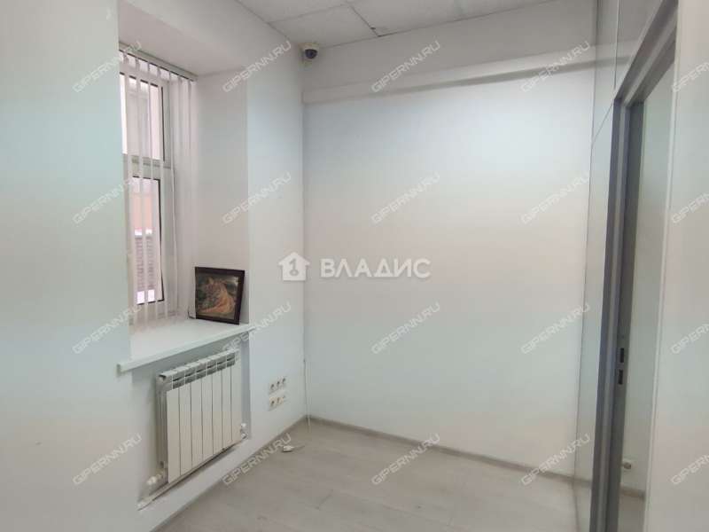 здание под офис, торговую площадь на Новой улице