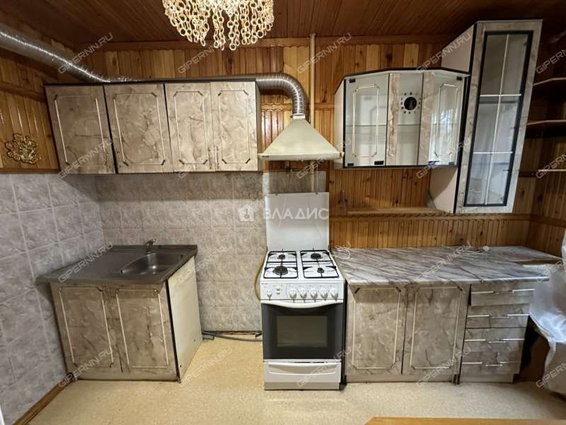 трёхкомнатная квартира на улице Верхнепечёрская дом 4