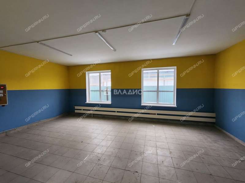 здание под офис, торговую площадь на 54 рабочий посёлок Первое Мая