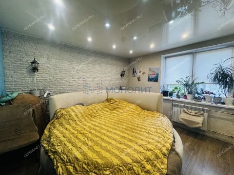 4-komnatnaya-ul-vyatskaya-d-4 фото