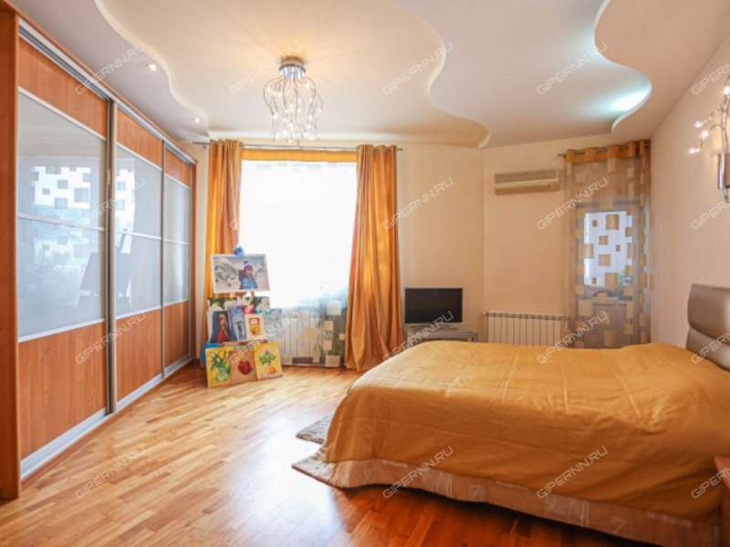 трёхкомнатная квартира на Большой Покровской улице дом 20б